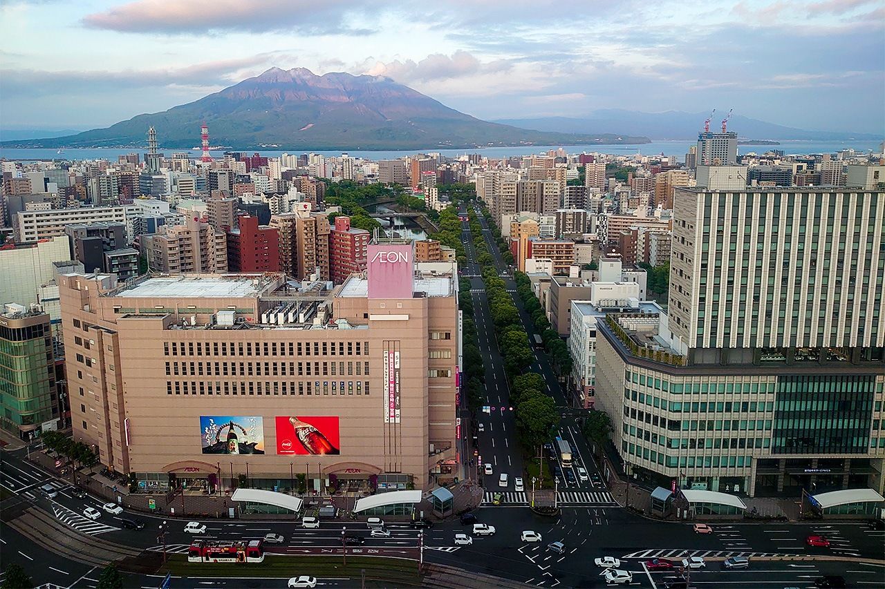 從摩天輪眺望鹿兒島市區與櫻島 Ⓒ李琴峰