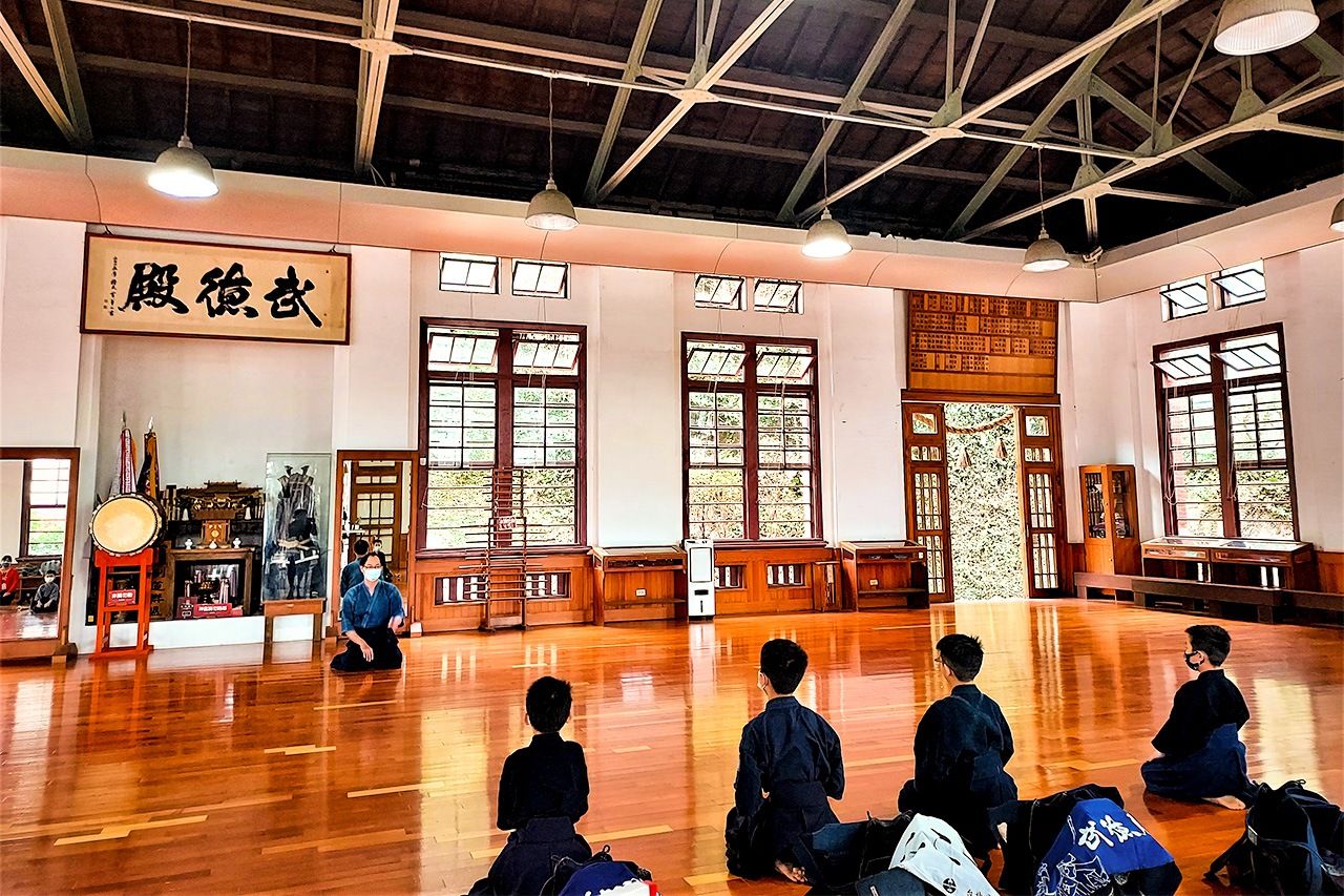 日本時代的高雄武德殿經修復完成後，目前作為練習劍道的場所。