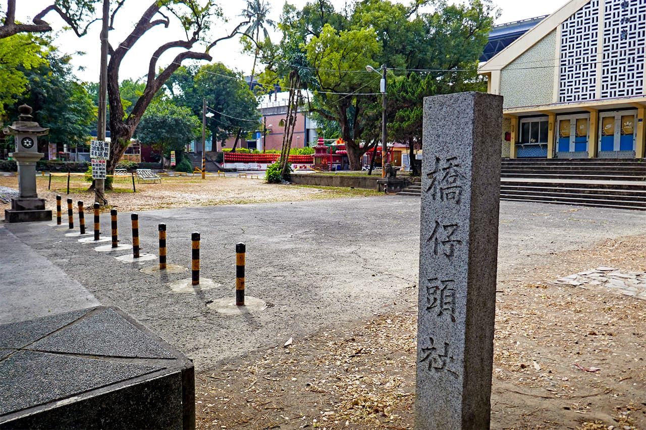 位於高雄市糖廠祈求平安的「橋仔頭神社」遺跡。「文化財產和神社」是臺灣怎麼切都切不開的緣分