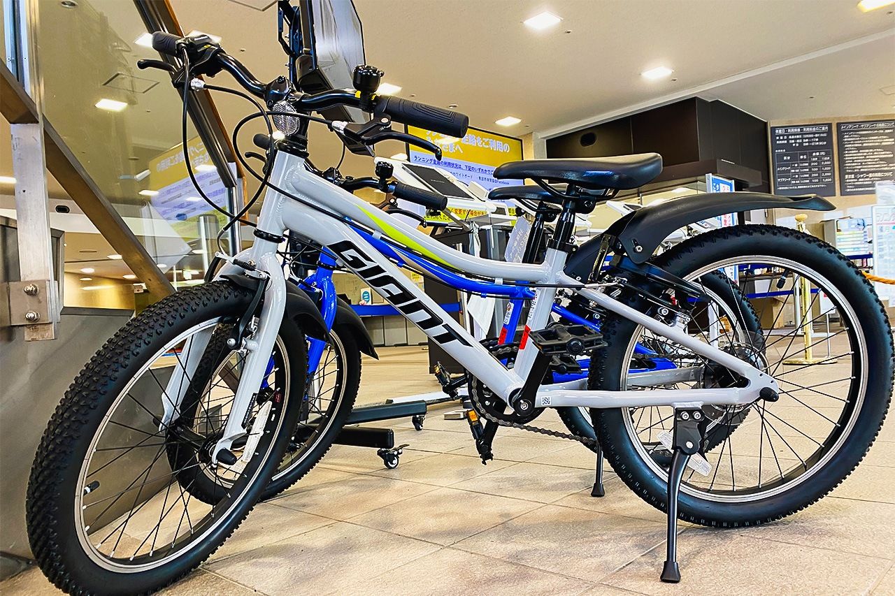 在日本也相當受歡迎的臺灣品牌「捷安特」自行車。富山縣內的黑部綜合體育中心，提供自行車租賃服務（筆者攝影）