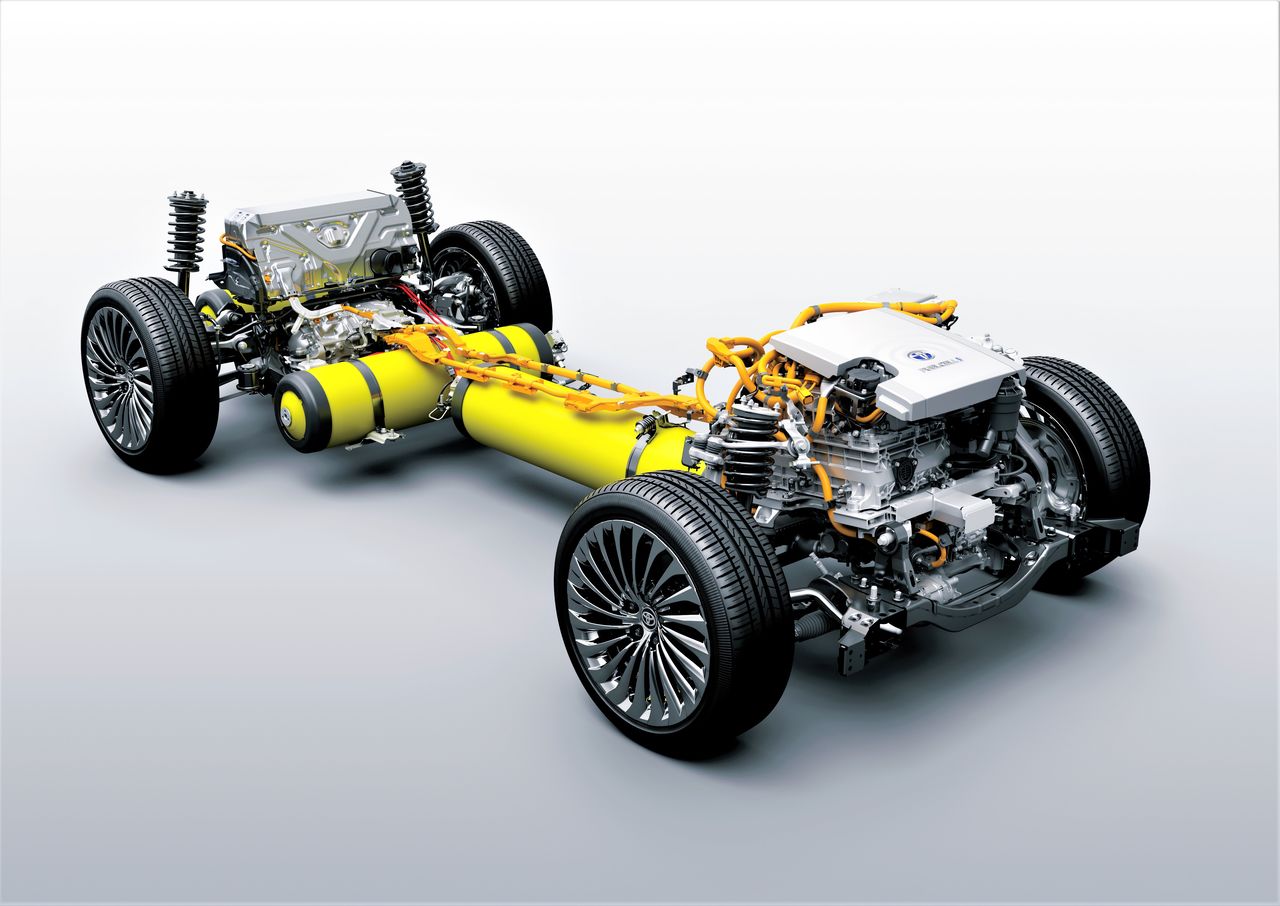 MIRAI的燃料電池系統。其採用後輪驅動方式，發動機輸出功率為134KW（182PS） (豐田汽車公司提供）