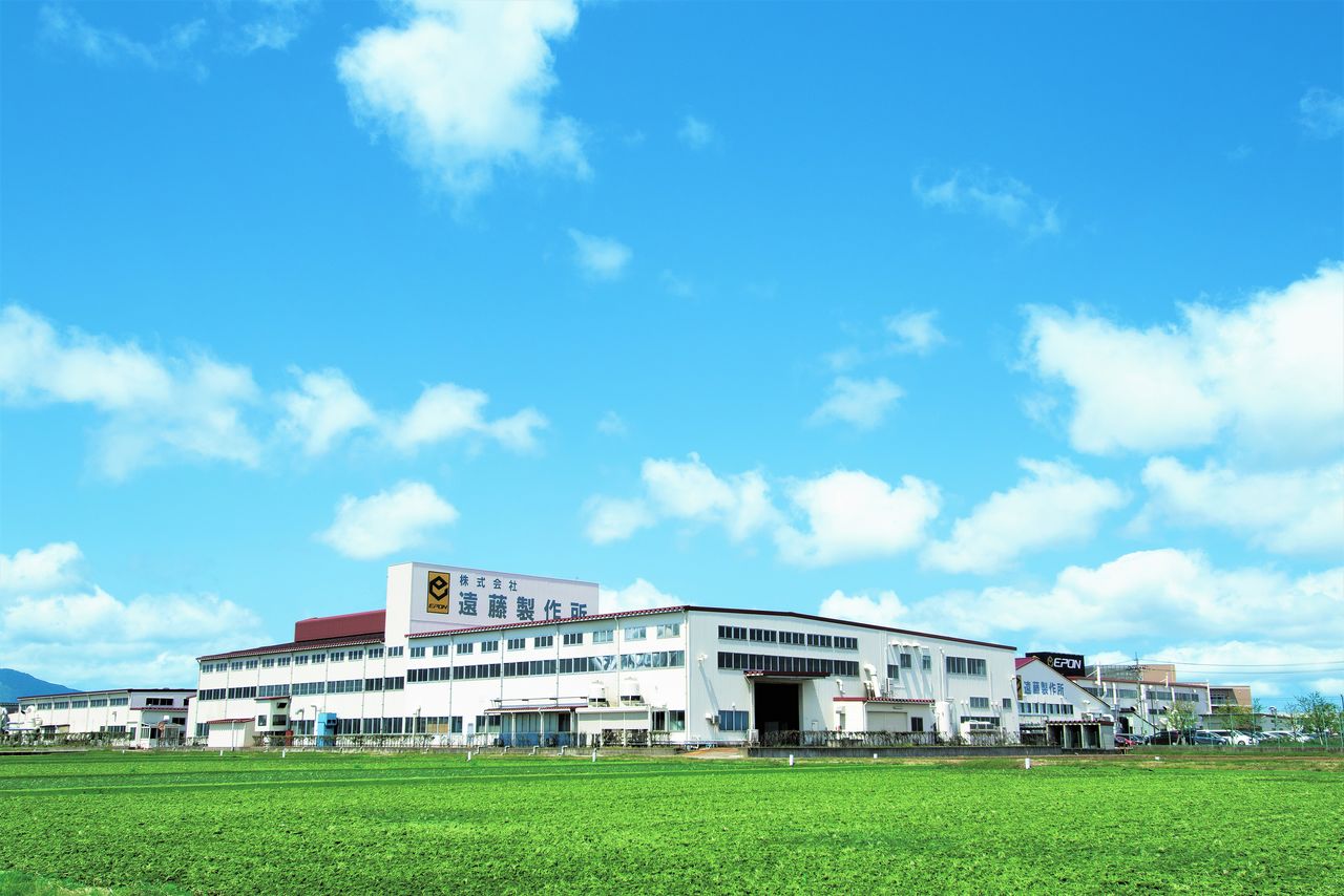 遠藤製作所的總公司位於因金屬加工業而聞名的新潟縣燕市。公司還將高爾夫業務發展到了泰國（遠藤製作所提供）