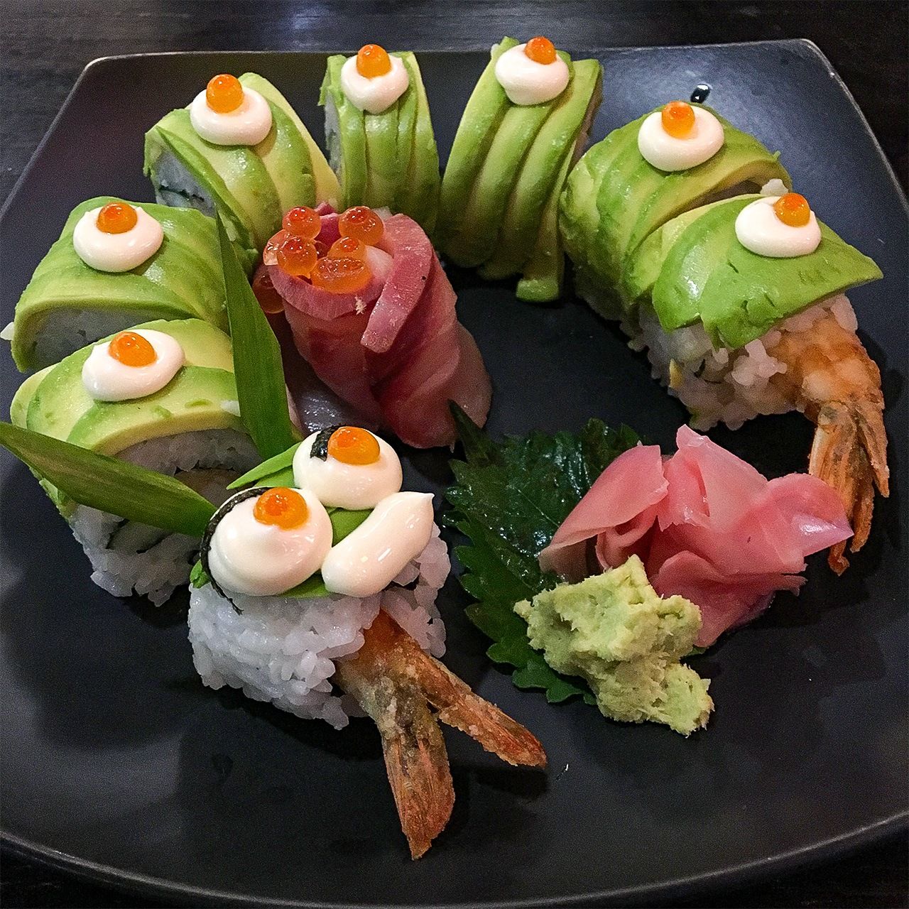 在泰國曼谷吃的龍卷壽司,確實看起來像龍(筆者攝影)