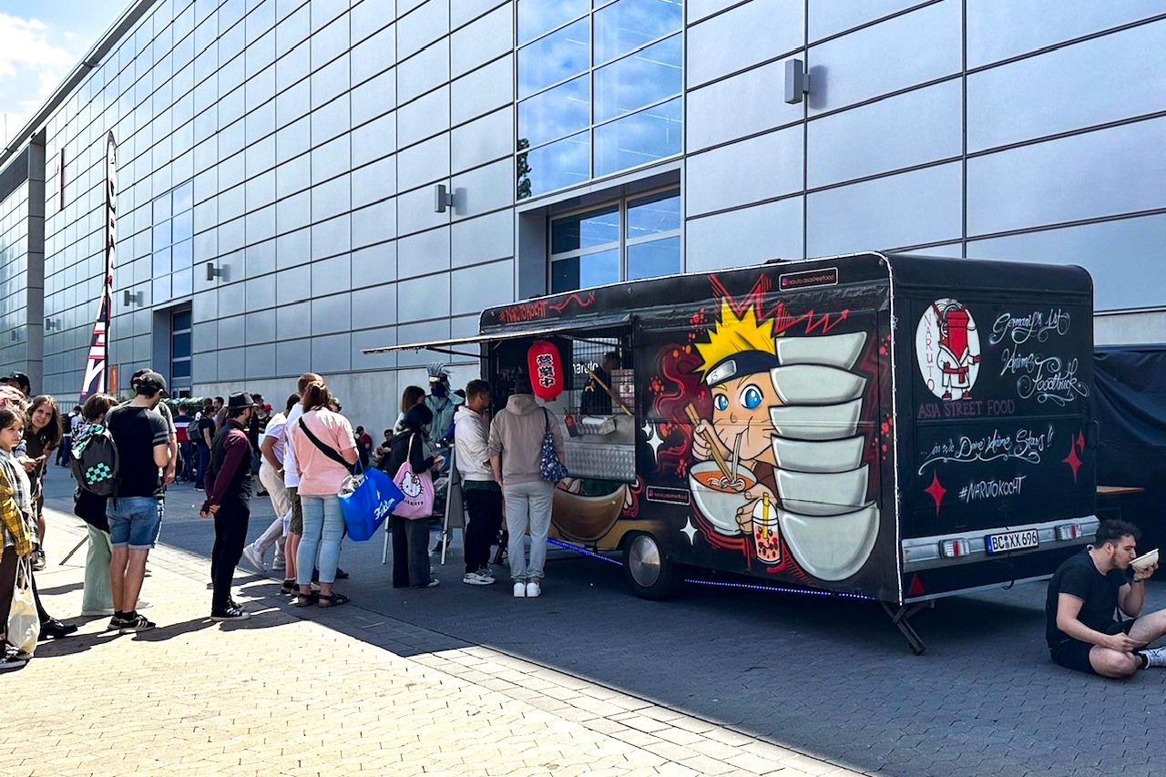 在德國的動漫展上,人們在拉麵餐車前排起長隊(瀨川Midori提供)