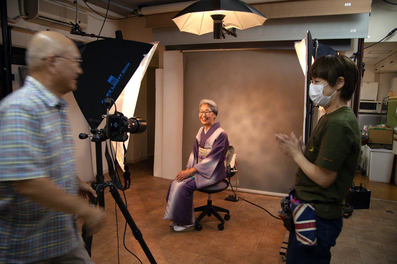 照片在攝影師、拍攝對象、化妝師三者互動中完成