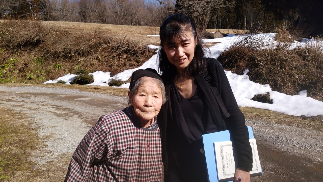 佐藤Harue女士與松原文枝導演 ©朝日電視台