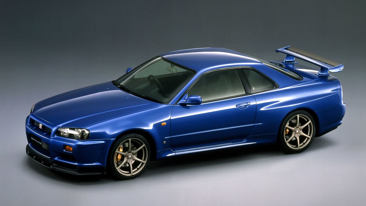 1999年發售的第5代Skyline GT-R(R34),車身尺寸較R33減縮,操控性更加靈巧敏捷。由於出現在《玩命關頭》系列電影中,使得「GT-R」之名一躍全球(日產汽車提供)