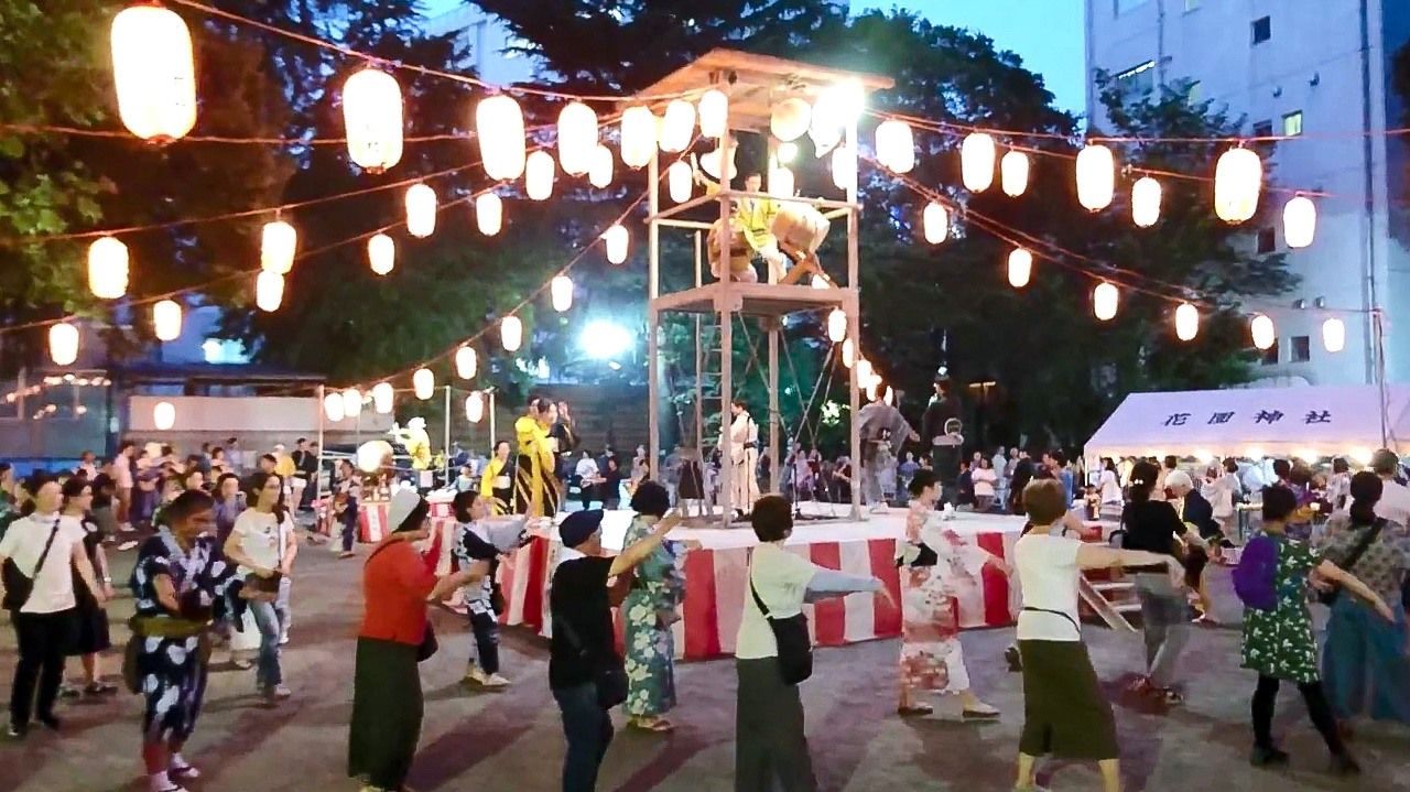 2019年夏，新宿花園神社盆踊大會