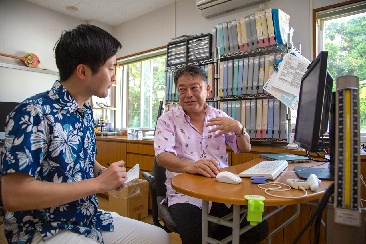 專心聆聽 Dr.GON 建議的小林醫師