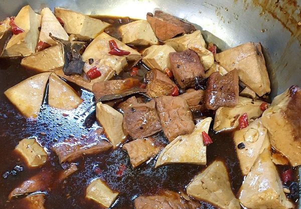滷味豆干是臺灣人的靈魂食物之一（何基特提供）