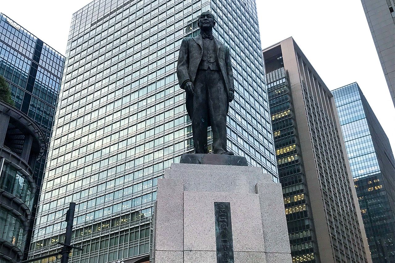 今日東京車站丸之內北口的井上勝銅像（鄭仲嵐攝）