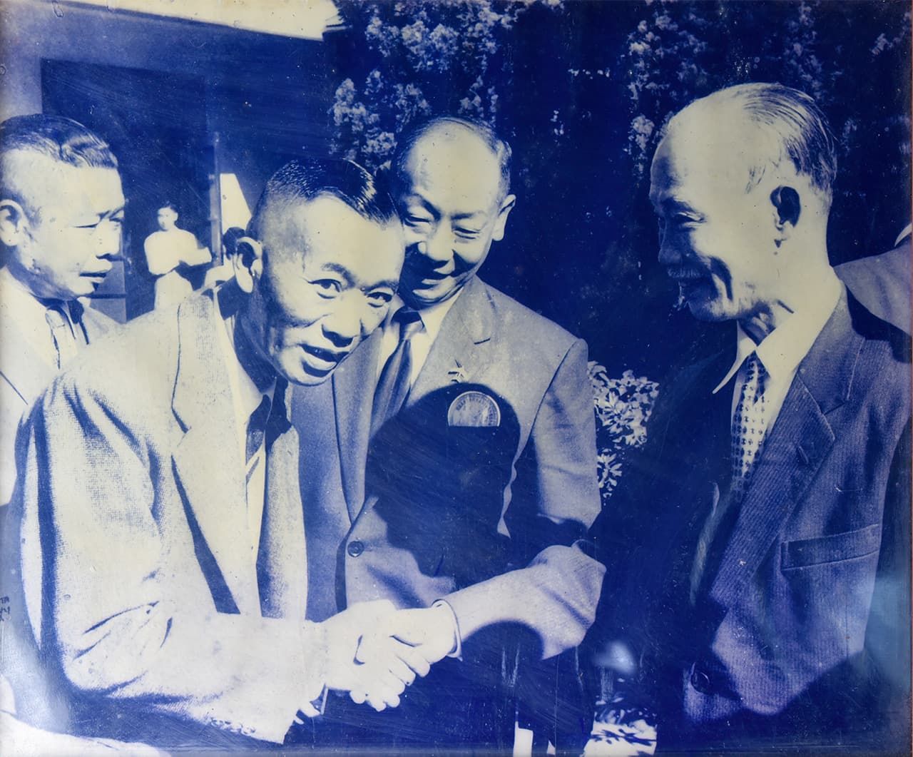 廖見福(左)=福本秋語先生提供