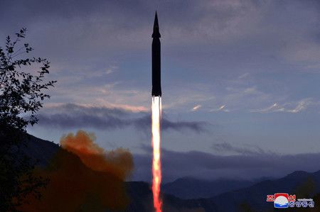 28日上午、北韓於慈江道龍林郡進行極超音速導彈「火星8」試射作業（朝鮮通信）