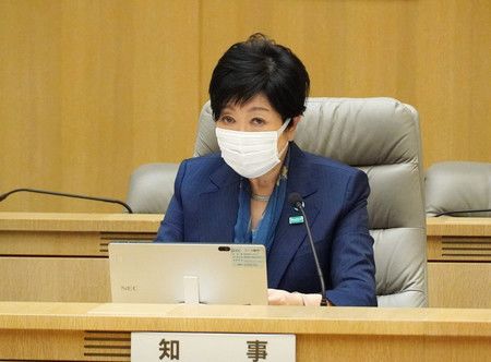 出席新型冠狀病毒遠距會議的東京都知事小池百合子=21日下午、都廳