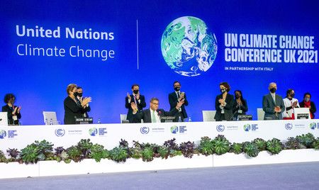 《聯合國氣候變遷綱要公約》 第26次締約國會議（COP26）的全體會議。中央為英國籍議長夏瑪＝13日、英國格拉斯哥（EPA時事）
