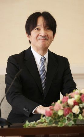 在56歲的生日前召開記者會的秋篠宮親王=25日上午,於東京都港區赤坂東邸(代表攝影)
