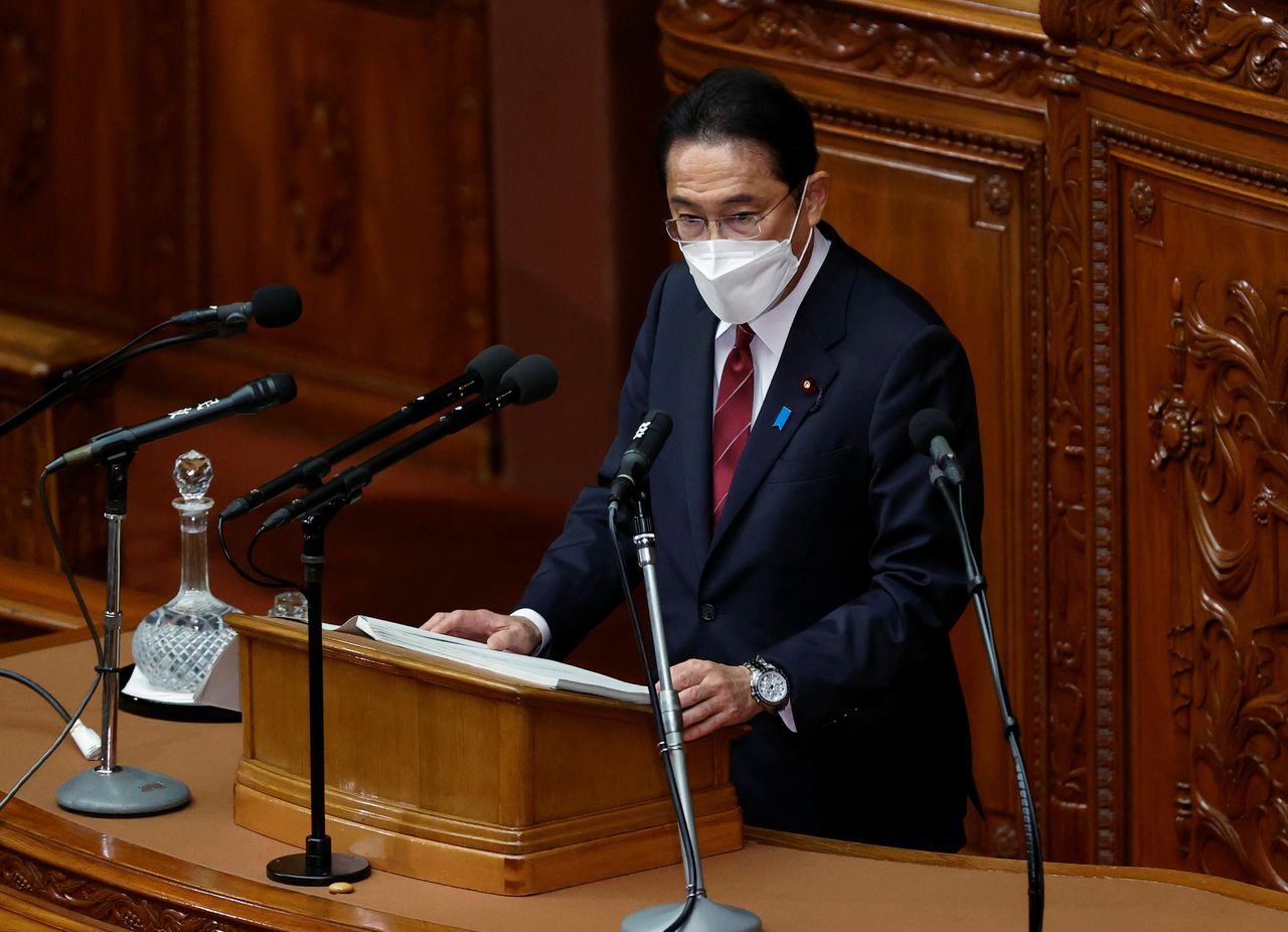 日本首相岸田文雄在9日的參議院代表質詢中，針對台灣是否能以觀察員身份參加世界衛生組織（WHO）總會等，表示將與相關國家持續努力。照片為12月6日，於國會内攝影（2021年　路透/Issei Kato）