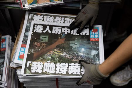 香港報紙蘋果日報的最後一刊=2021年6月、中環(EPA時事)