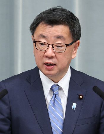 出席記者會的官房長官松野博一=21日上午、首相官邸