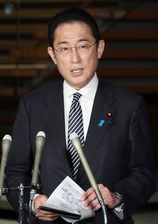 接受記者團採訪的首相岸田文雄=22日下午、首相官邸
