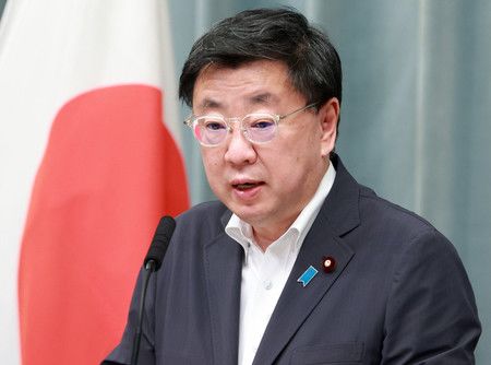 出席記者會的官房長官松野博一=30日上午、首相官邸