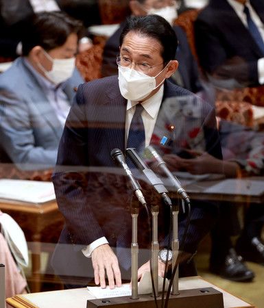 在参議院決算委員會中進行答辯的首相岸田文雄=13日下午、國會内