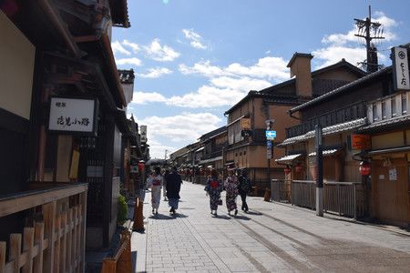 人潮稀疏的京都祇園「花見小路通」。（3月6日午後，京都市東山區）