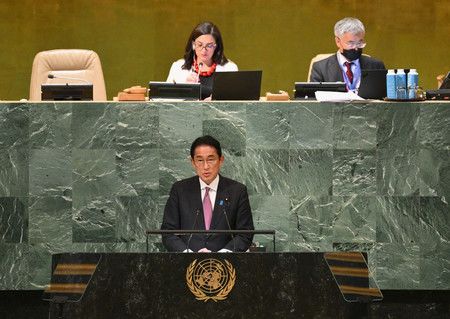 在聯合國大會上演講的首相岸田文雄＝20日、美國紐約聯合國本部（AFP時事）