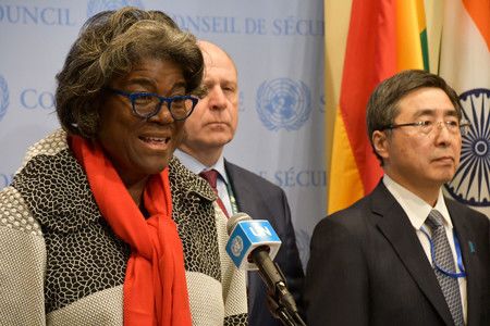 21日，在紐約聯合國總部宣讀日美韓等14國聯合聲明的美國駐聯合國大使托馬斯・格林菲爾德（左）和日本駐聯合國大使石兼公博（右）。