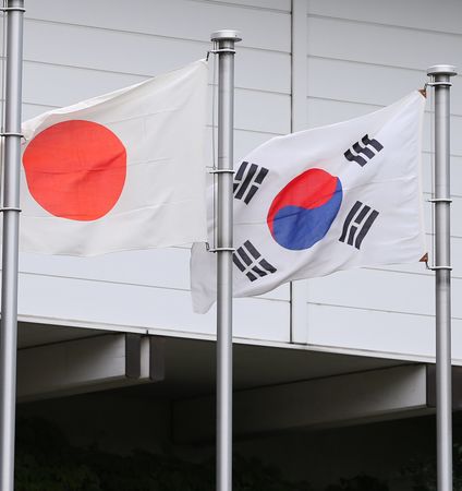 日本（左）與韓國的國旗