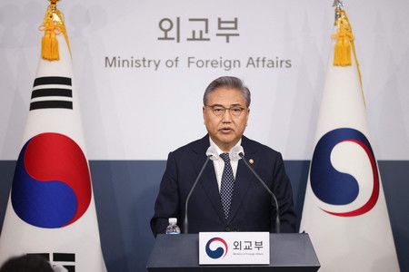 6日、在首爾就前徵用工問題發表解決方案的韓國外交部長朴振（AFP時事）