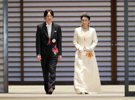 秋篠宮親王夫妻＝2020年11月、皇居・宮殿的南車寄