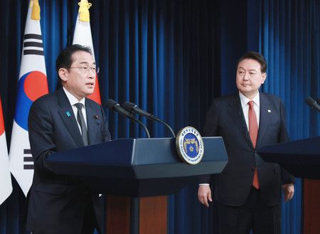 出席共同記者會的韓國總統尹錫悅（右）與首相岸田文雄＝7日下午、首爾・總統府
