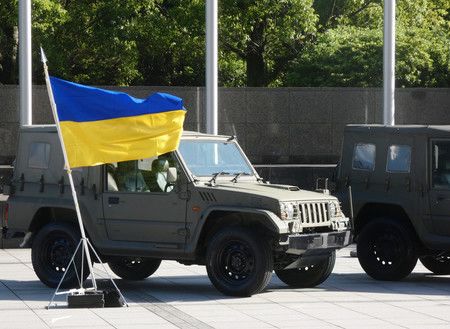 提供給烏克蘭的陸上自衛隊車輛＝24日下午、防衛省
