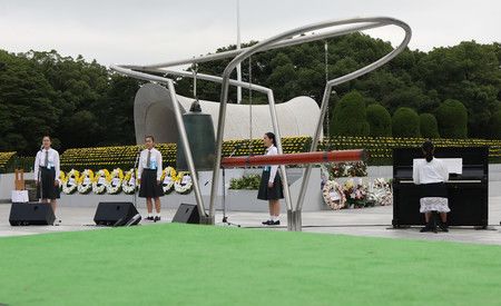 和平紀念儀式上，獻唱廣島和平之歌（8月6日上午於廣島市中區的和平紀念公園）