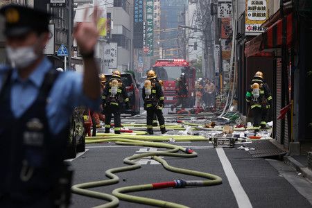 東京・新橋公寓大樓爆炸現場附近＝3日下午、東京都港區