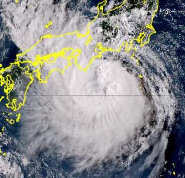 從氣象衛星雲圖觀測到的14日下午5點的颱風蘭恩畫像（氣象廳提供）