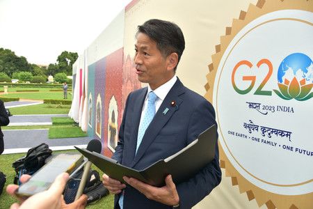 24日，在印度西部拉賈斯坦邦齋浦爾舉行的G20貿易和投資部長會議後，外務副大臣山田賢司向記者發表談話。