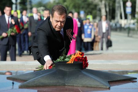 3日，前總統梅德韋傑夫（安全保障會議副議長）在俄羅斯遠東薩哈林州（樺太）南薩哈林斯克（豐原）參加「對日戰勝紀念日」儀式（路透時事）