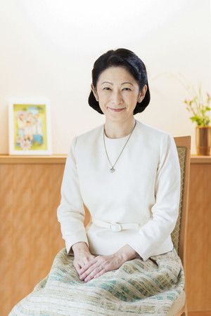 57歲生日前、出席紀念照拍攝的秋篠宮紀子妃＝8月18日、東京都港區的宮邸（宮内廳提供）