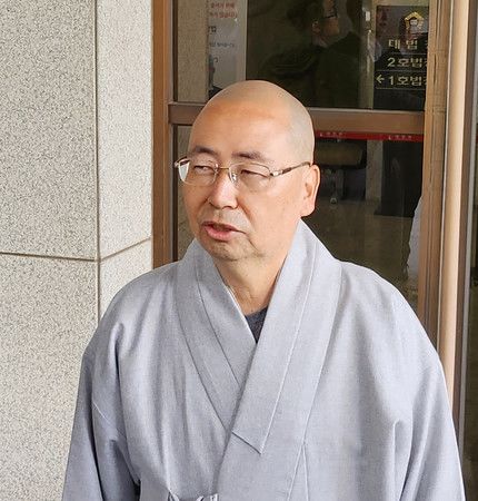 26日，浮石寺相關人士在首爾韓國最高法院宣判前接受訪問。