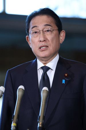 日本首相岸田文雄會見自民黨代表後回答記者提問＝6日下午、首相官邸