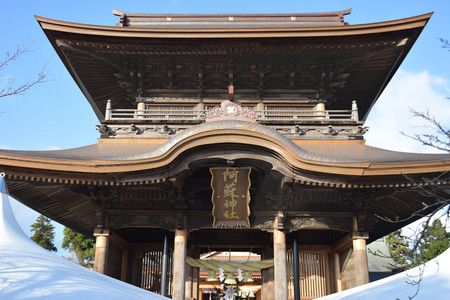 在熊本地震中倒塌後的國家重要文化財產阿蘇神社樓門現已修復＝7日上午、熊本縣阿蘇市
