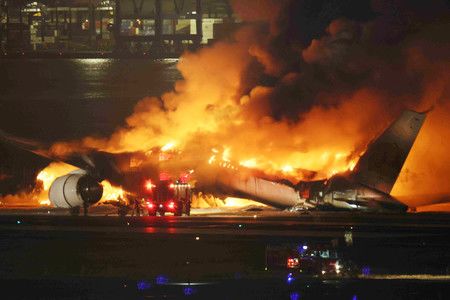 日本航空的飛機在跑道上起火＝2日下午7點、東京・羽田機場