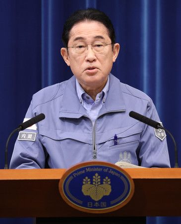 接受採訪的首相岸田文雄=2日上午、首相官邸