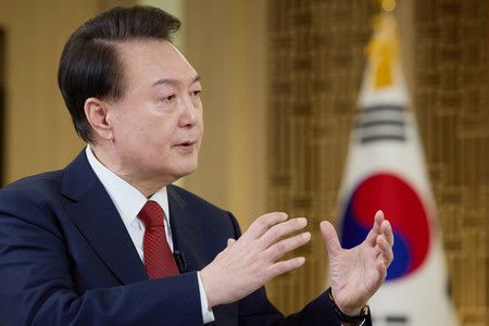 韓國總統尹錫悅在韓國總統府接受KBS電視台採訪＝4日、首爾（總統府7日提供・時事）