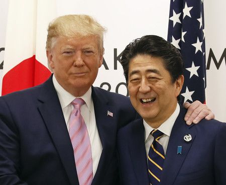 美國總統川普（左）與日本首相安倍晉三首相＝2019年6月、大阪（AFP時事）