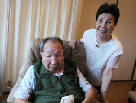 袴田巖(左)與姊姊Hide子=8日下午、濱松市(袴田先生支援俱樂部提供)