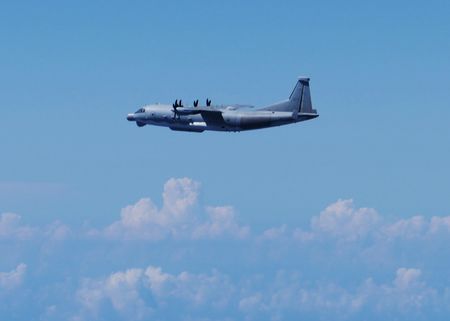 中國軍用Y9情報收集機侵犯日本領空=8月26日(防衛省統合幕僚監部提供)