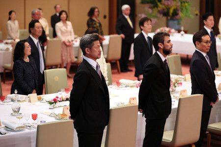 三浦知良(前排左)出席天皇和皇后兩陛下為歡迎巴西總統盧拉夫婦而舉辦的國宴=25日下午、皇居・宮殿「豐明殿」